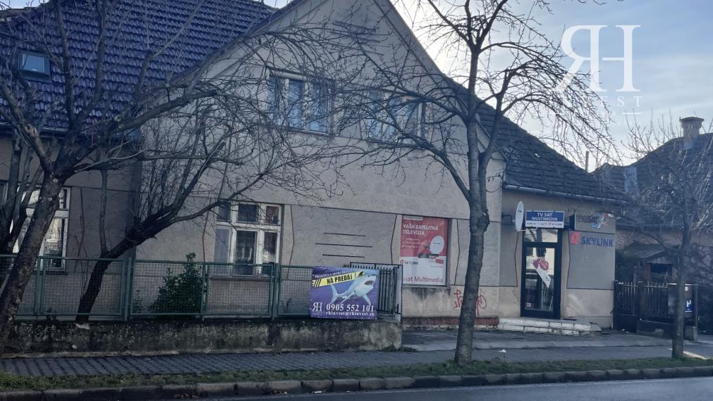 Na predaj 4- izbový podkrovný RODINNÝ dom na ul. Fraňa Mojtu v Nitre