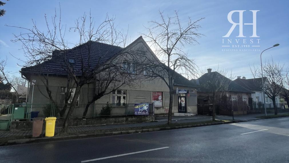 Na predaj 4- izbový podkrovný RODINNÝ dom na ul. Fraňa Mojtu v Nitre