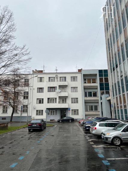 NA PREDAJ: 4 byty nad sebou v 8 bytovke do osobného vlastníctva s podielmi na spoločných priestoroch a pivniciach - Kúpeľná ul. Nitra