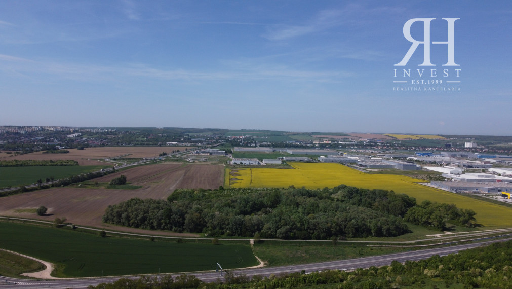 na predaj INVESTIČNÉ POZEMKY v k.ú. Zobor pri R1