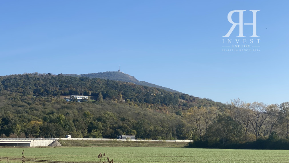 na predaj INVESTIČNÉ POZEMKY v k.ú. Zobor pri R1
