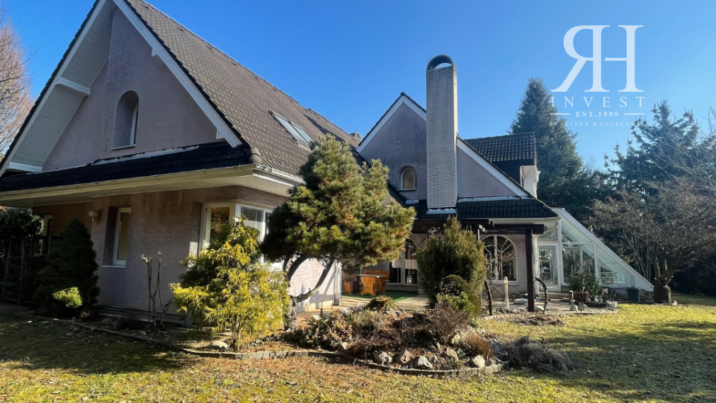 NA PREDAJ luxusná VILA na Hornočermánskej ulici  NITRA