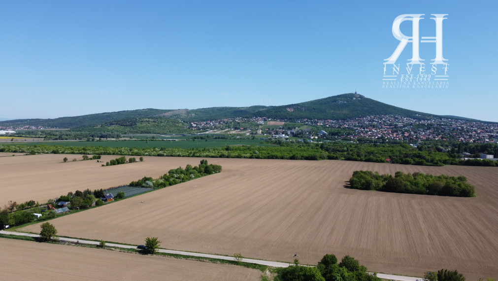 Kúp záhradu 500 m2 a bývaj do 100 000 € vo vlastnom dome