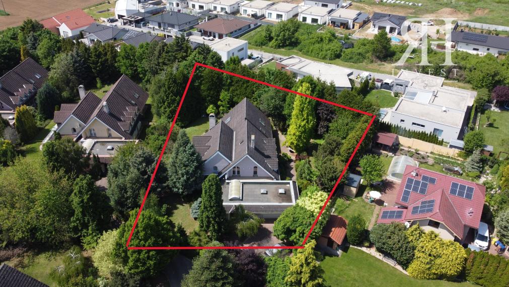 NA PREDAJ luxusná VILA na Hornočermánskej ulici  NITRA