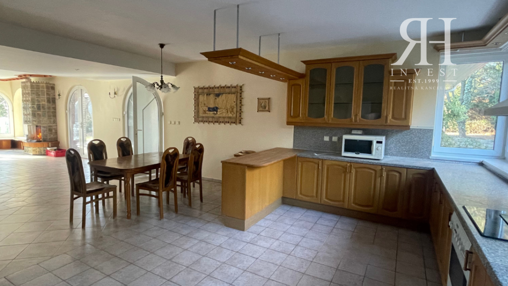 NA PREDAJ luxusná VILA na Hornočermánskej ulici  NITRA