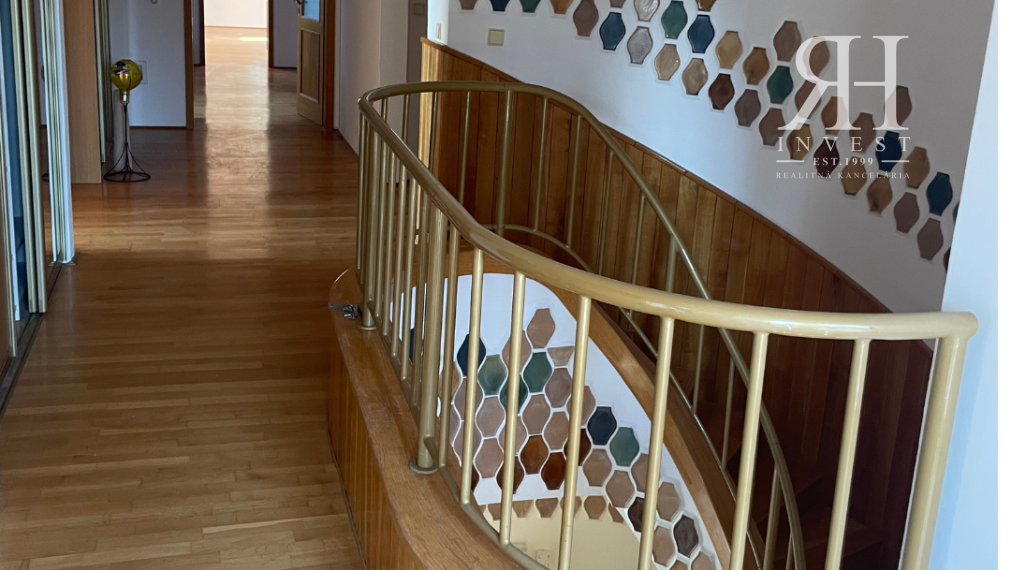 NA PREDAJ luxusná VILA na Hornočermánskej ulici  NITRA