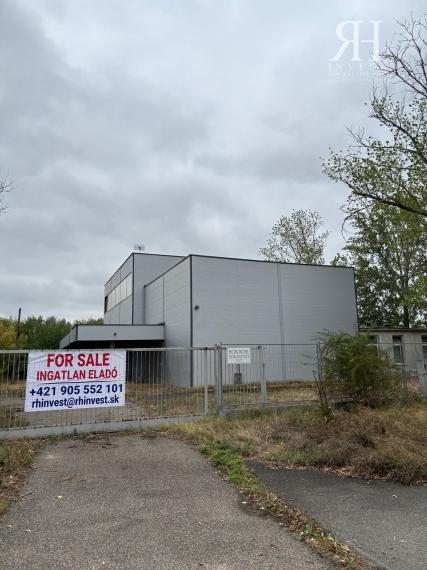 ELADÓ csarnokok telekkel és borospincével Csongrad/Bokros