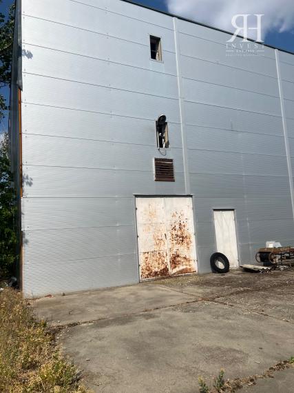 ELADÓ csarnokok telekkel és borospincével Csongrad/Bokros