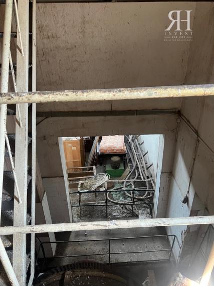 ELADÓ csarnokok telekkel és borospincével Csongrad/Bokros