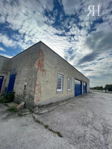 PRENÁJOM hál/vonkajších plôch / lakovne - LUKOV DVOR