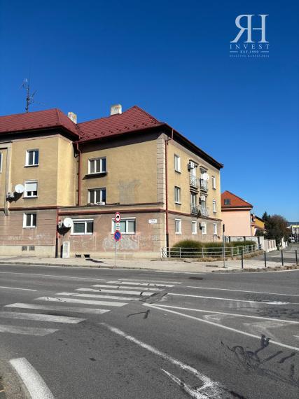 2 izbový byt na PREDAJ- roh Staničnej a Štefánikovej ul.