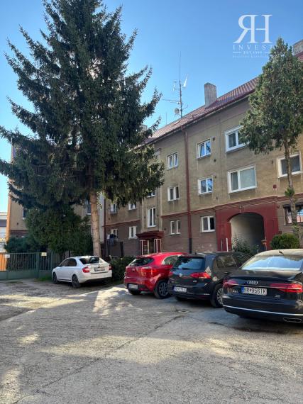 2 izbový byt na PREDAJ- roh Staničnej a Štefánikovej ul.