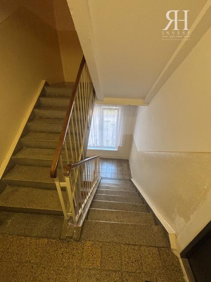 2 izbový byt na PREDAJ- roh Staničnej a Štefánikovej ul.