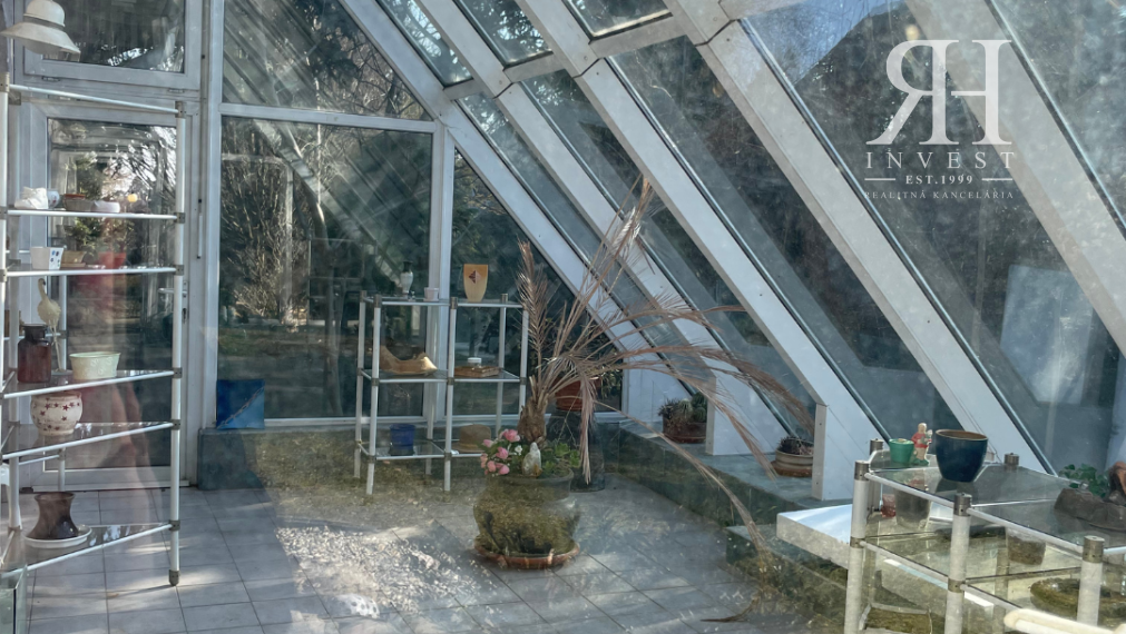 NA PREDAJ luxusná VILA na Hornočermánskej ulici  NITRA