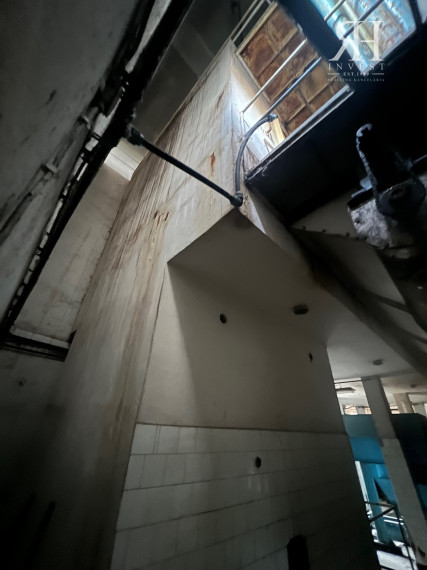 ELADÓ csarnokok telekkel és borospincével Csongrad/Bokros