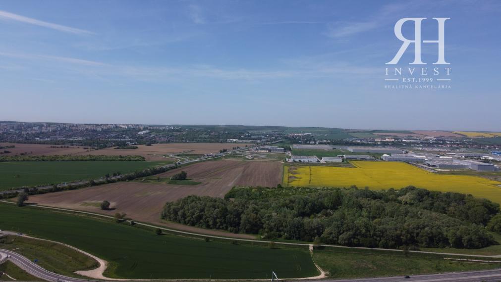 na predaj INVESTIČNÉ POZEMKY v k.ú. Zobor pri R1