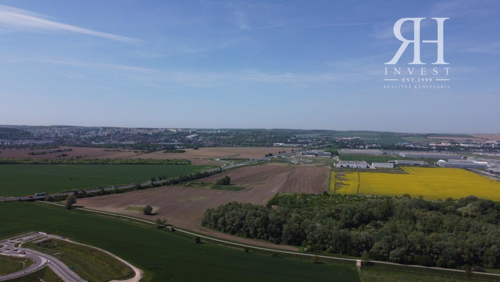 na predaj INVESTIČNÉ POZEMKY v k.ú. Zobor pri R1