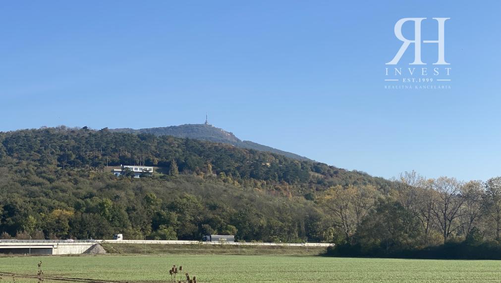 na predaj INVESTIČNÉ POZEMKY v k.ú. Zobor pri R1