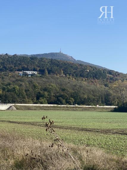 na predaj INVESTIČNÉ POZEMKY v k.ú. Zobor pri R1