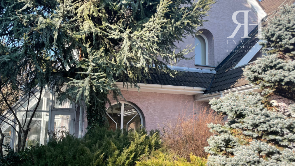 NA PREDAJ luxusná VILA na Hornočermánskej ulici  NITRA