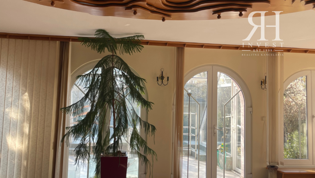 NA PREDAJ luxusná VILA na Hornočermánskej ulici  NITRA