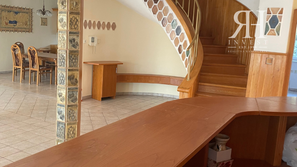 NA PREDAJ luxusná VILA na Hornočermánskej ulici  NITRA