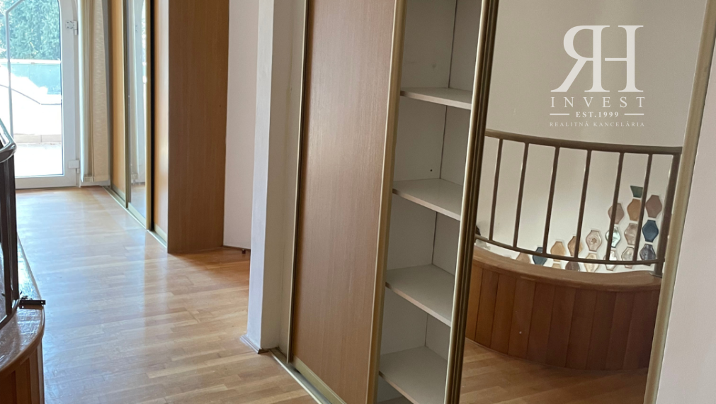 NA PREDAJ luxusná VILA na Hornočermánskej ulici  NITRA