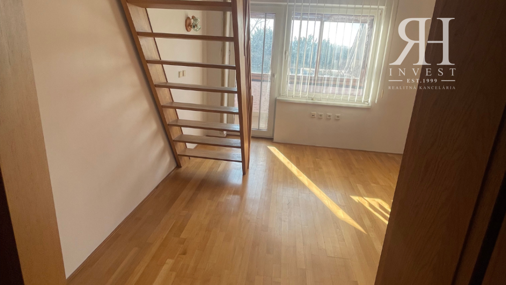 NA PREDAJ luxusná VILA na Hornočermánskej ulici  NITRA