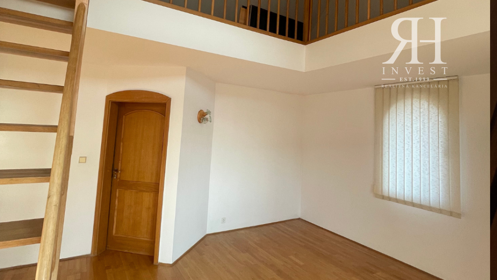 NA PREDAJ luxusná VILA na Hornočermánskej ulici  NITRA