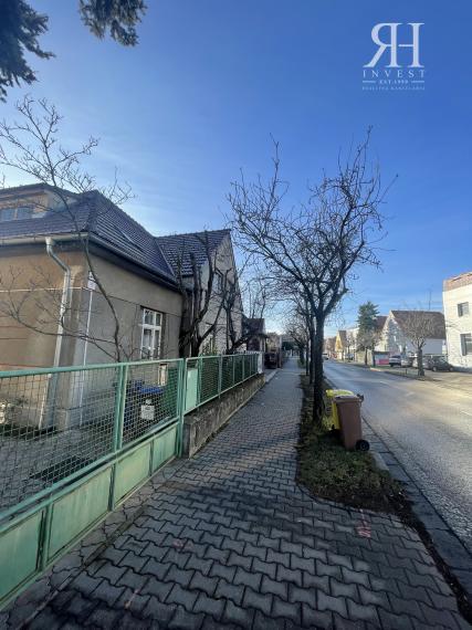 Na predaj 4- izbový podkrovný RODINNÝ dom na ul. Fraňa Mojtu v Nitre