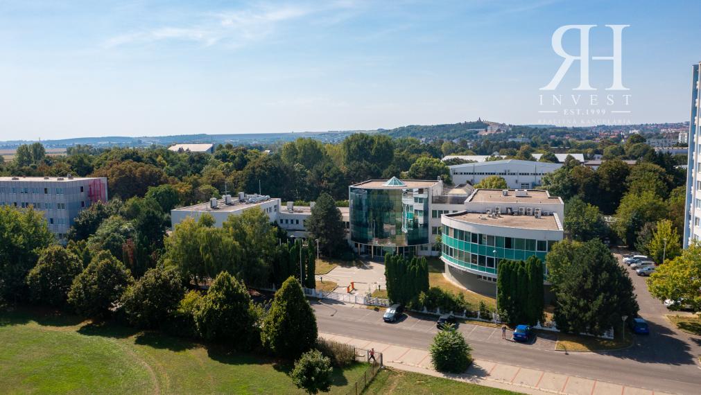 na predaj administratívna budova Eustream na Vihorlatskej ul v Nitre