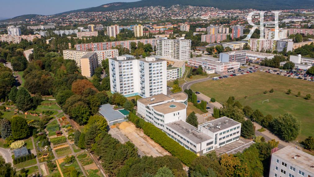 na predaj administratívna budova Eustream na Vihorlatskej ul v Nitre