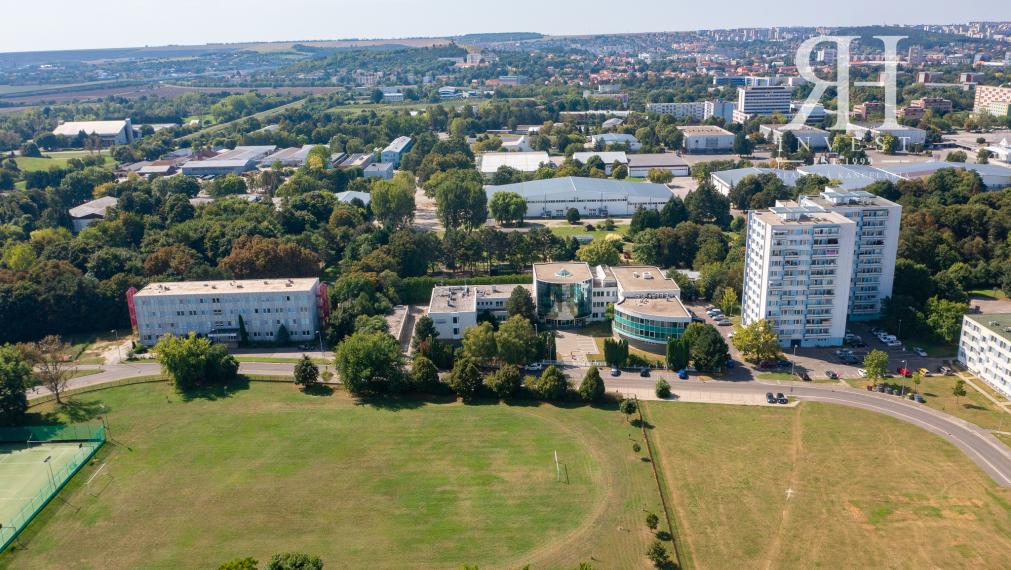 na predaj administratívna budova Eustream na Vihorlatskej ul v Nitre