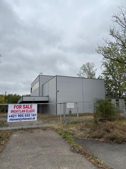 ELADÓ csarnokok telekkel és borospincével Csongrad/Bokros