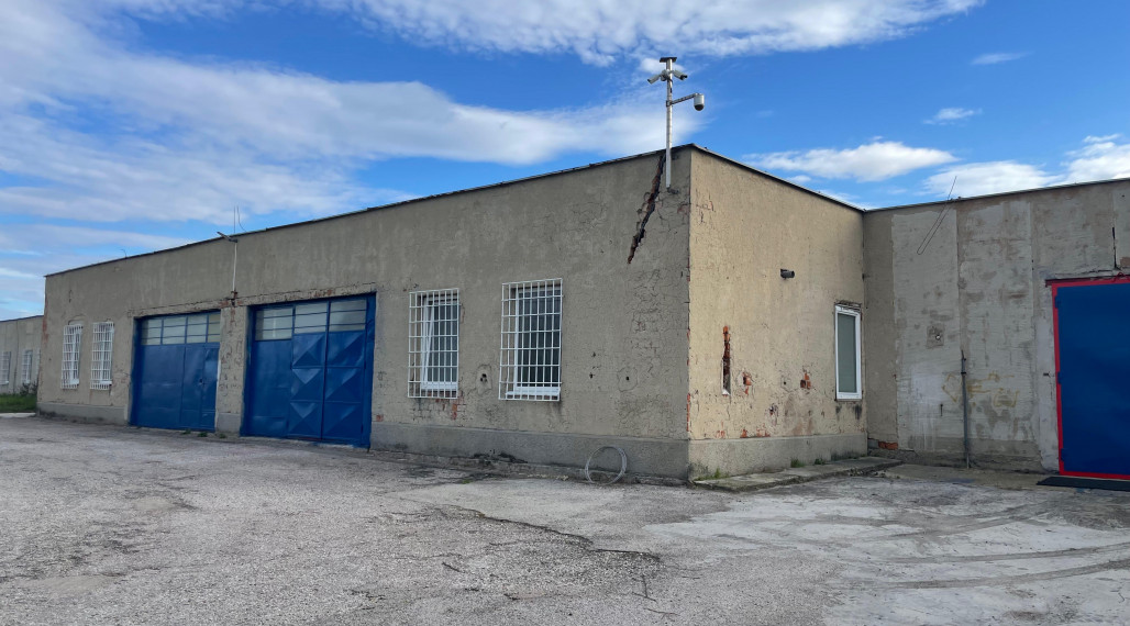 PRENÁJOM hál/vonkajších plôch / lakovne - LUKOV DVOR