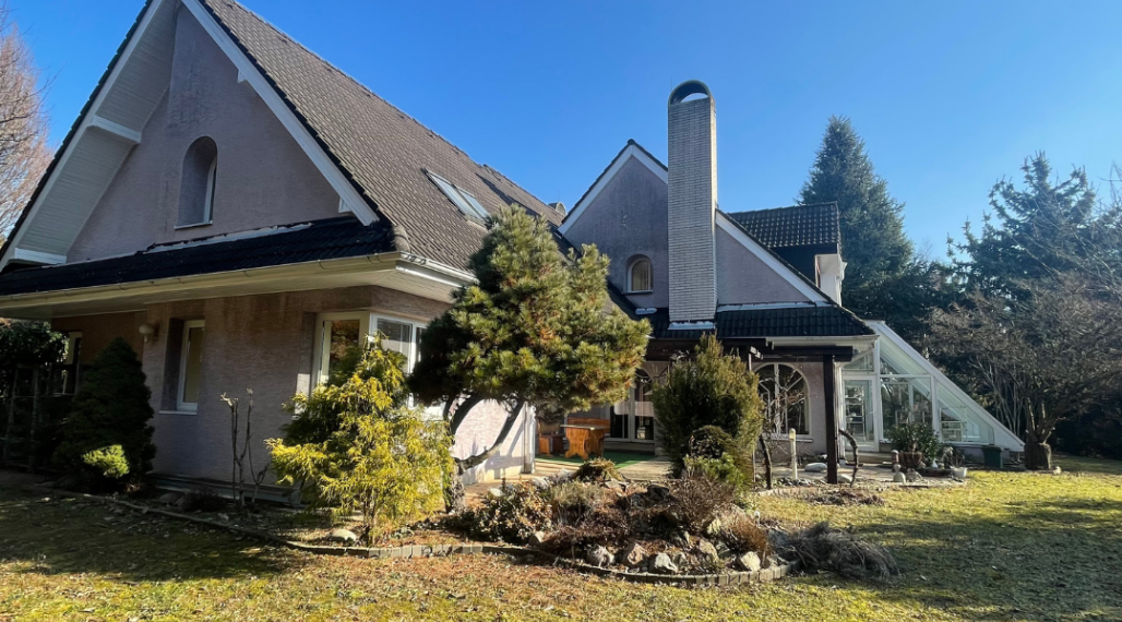 NA PREDAJ luxusná VILA na Hornočermánskej ulici  NITRA