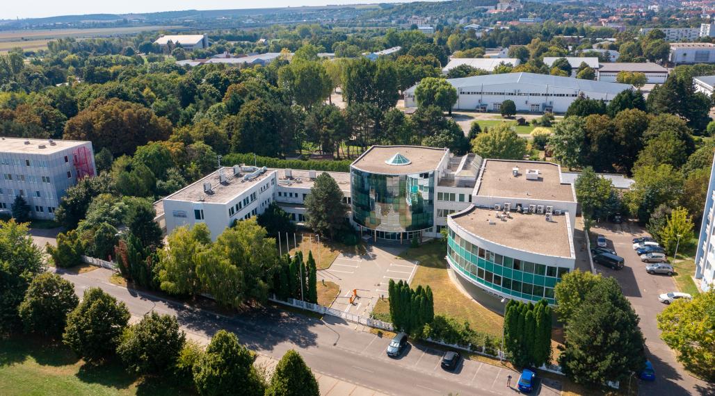 na predaj administratívna budova Eustream na Vihorlatskej ul v Nitre