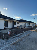 Posledný bungalov na predaj - Jelšovce - fotografia 2