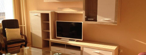 NA PREDAJ - 2 izbový byt - Mariánska ulica - v absolútnom centre NR - Na Vŕšku