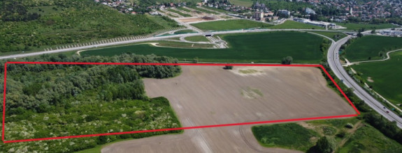 na predaj INVESTIČNÉ POZEMKY v k.ú. Zobor pri R1