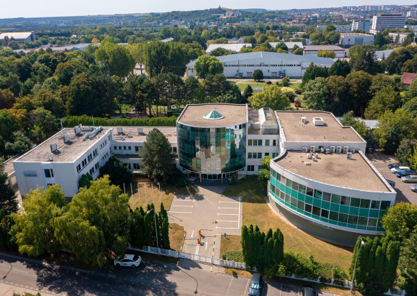 NA PREDAJ administratívna budova Eustream - Vihorlatská ulica Nitra