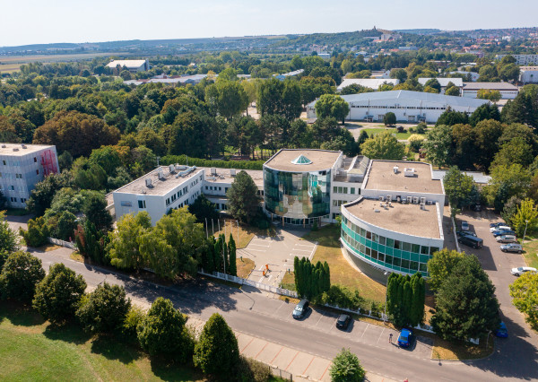 na predaj administratívna budova Eustream na Vihorlatskej ul v Nitre