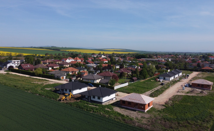 NA PREDAJ bungalovy - JELŠOVCE a MERAŠICE - fotografia 4