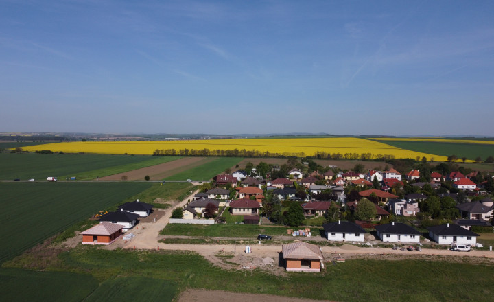 NA PREDAJ bungalovy - JELŠOVCE a MERAŠICE - fotografia 6