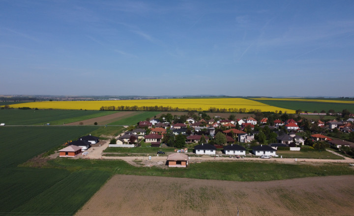 NA PREDAJ bungalovy - JELŠOVCE a MERAŠICE - fotografia 7