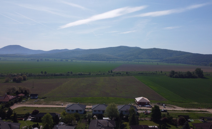 NA PREDAJ bungalovy - JELŠOVCE a MERAŠICE - fotografia 8