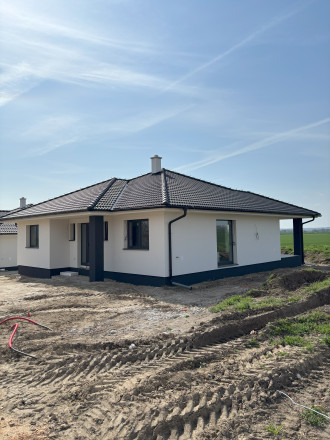 NA PREDAJ bungalovy - JELŠOVCE a MERAŠICE - fotografia 14