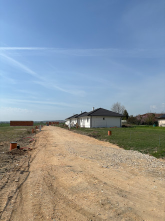 NA PREDAJ bungalovy - JELŠOVCE a MERAŠICE - fotografia 17