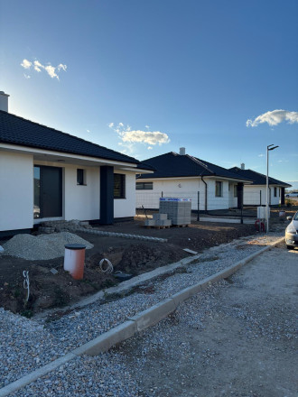 Posledný bungalov na predaj - Jelšovce - fotografia 1