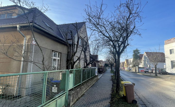 Na predaj 4- izbový podkrovný RODINNÝ dom na ul. Fraňa Mojtu v Nitre - fotografia 5